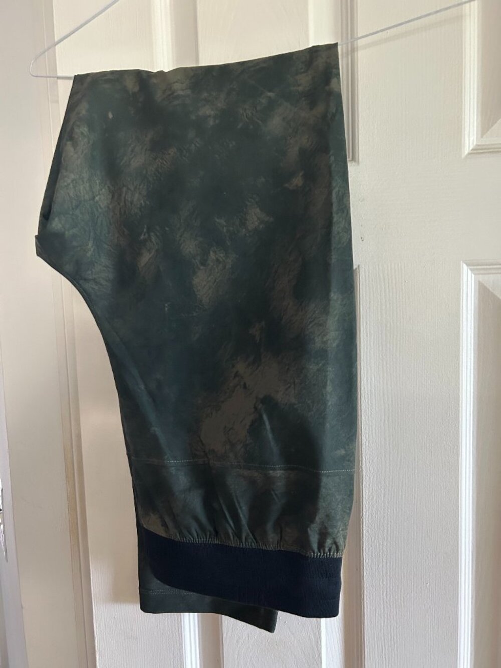 Size:Large🔥Under Armour UA Sportstyle Elite Printed Joggers Men Pants Camo